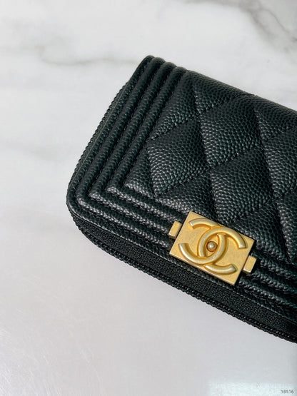 CHANEL BOY CARD HOLDER, Black/Gold