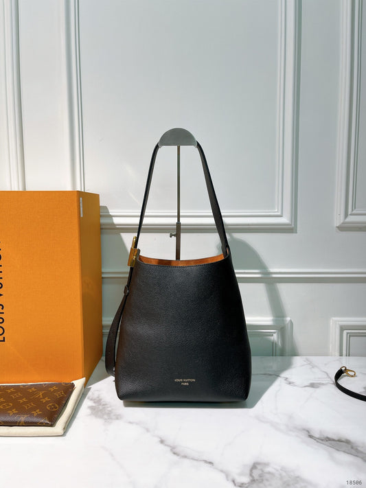 LV LOW KEY HOBO PM, Black/Gold