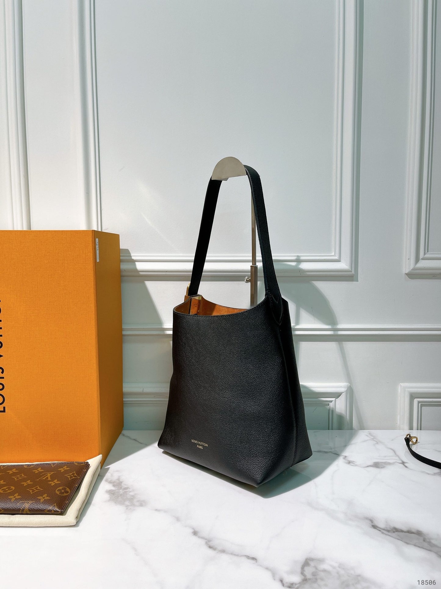 LV LOW KEY HOBO PM, Black/Gold