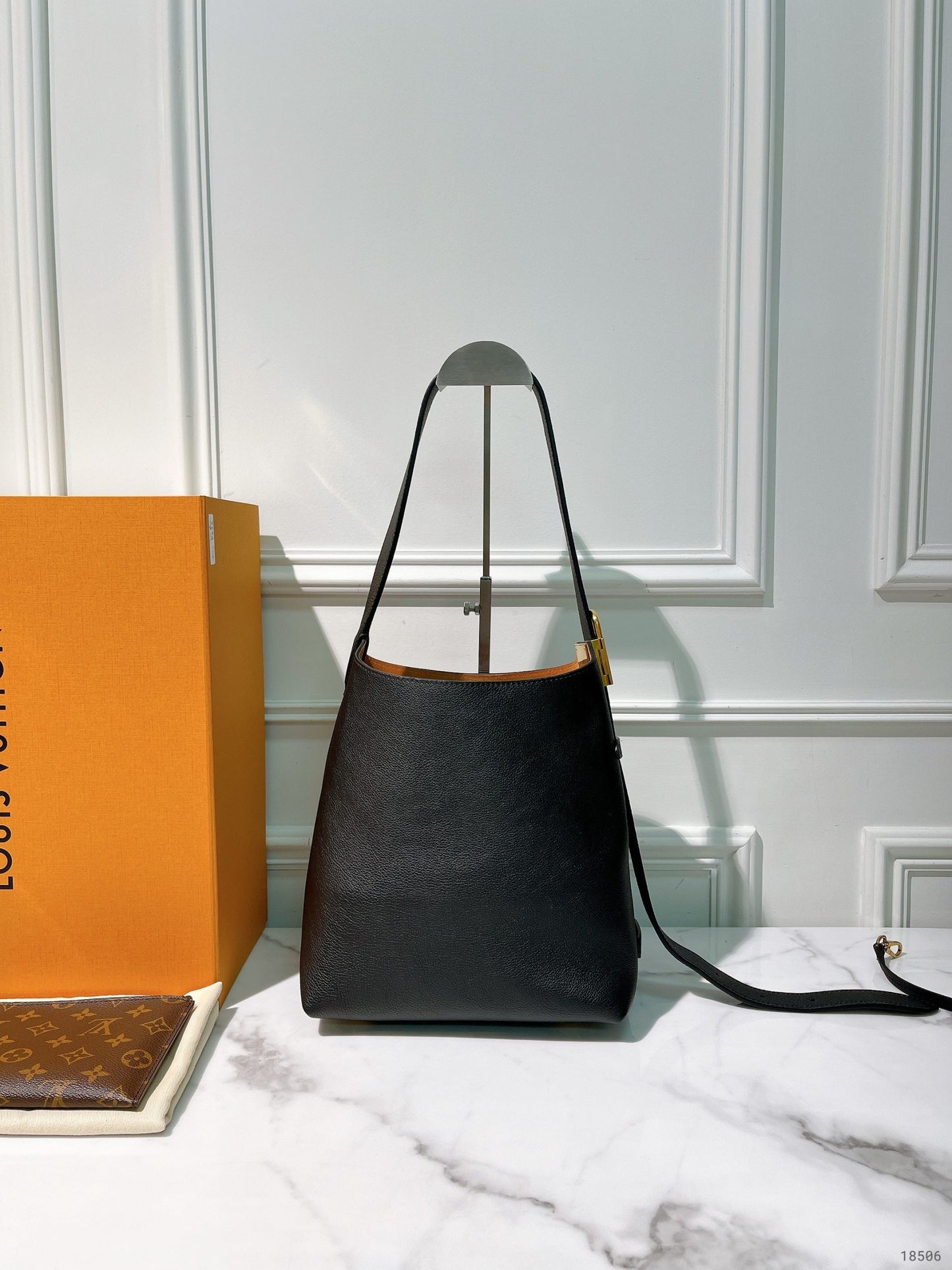 LV LOW KEY HOBO PM, Black/Gold