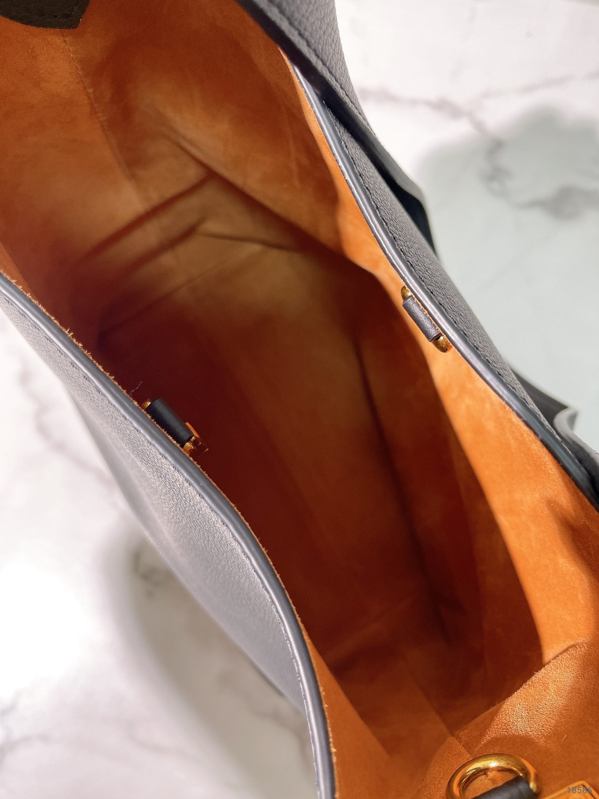 LV LOW KEY HOBO PM, Black/Gold