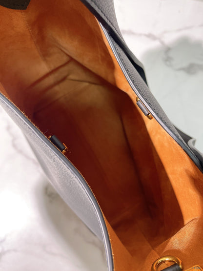 LV LOW KEY HOBO PM, Black/Gold