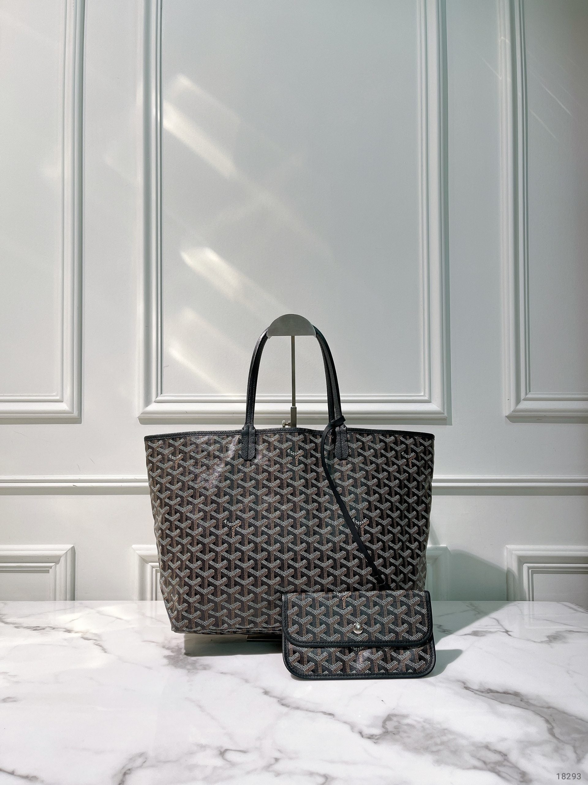 GOYARD SAINT LOUIST TOTE PM, Black