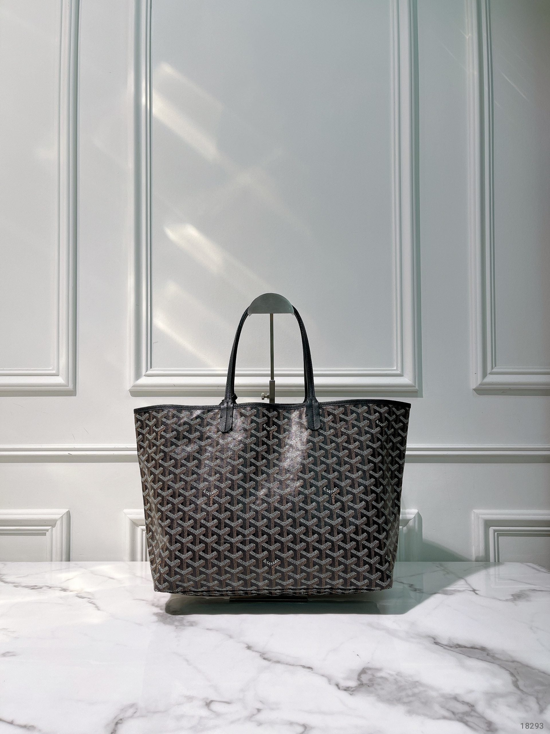 GOYARD SAINT LOUIST TOTE PM, Black