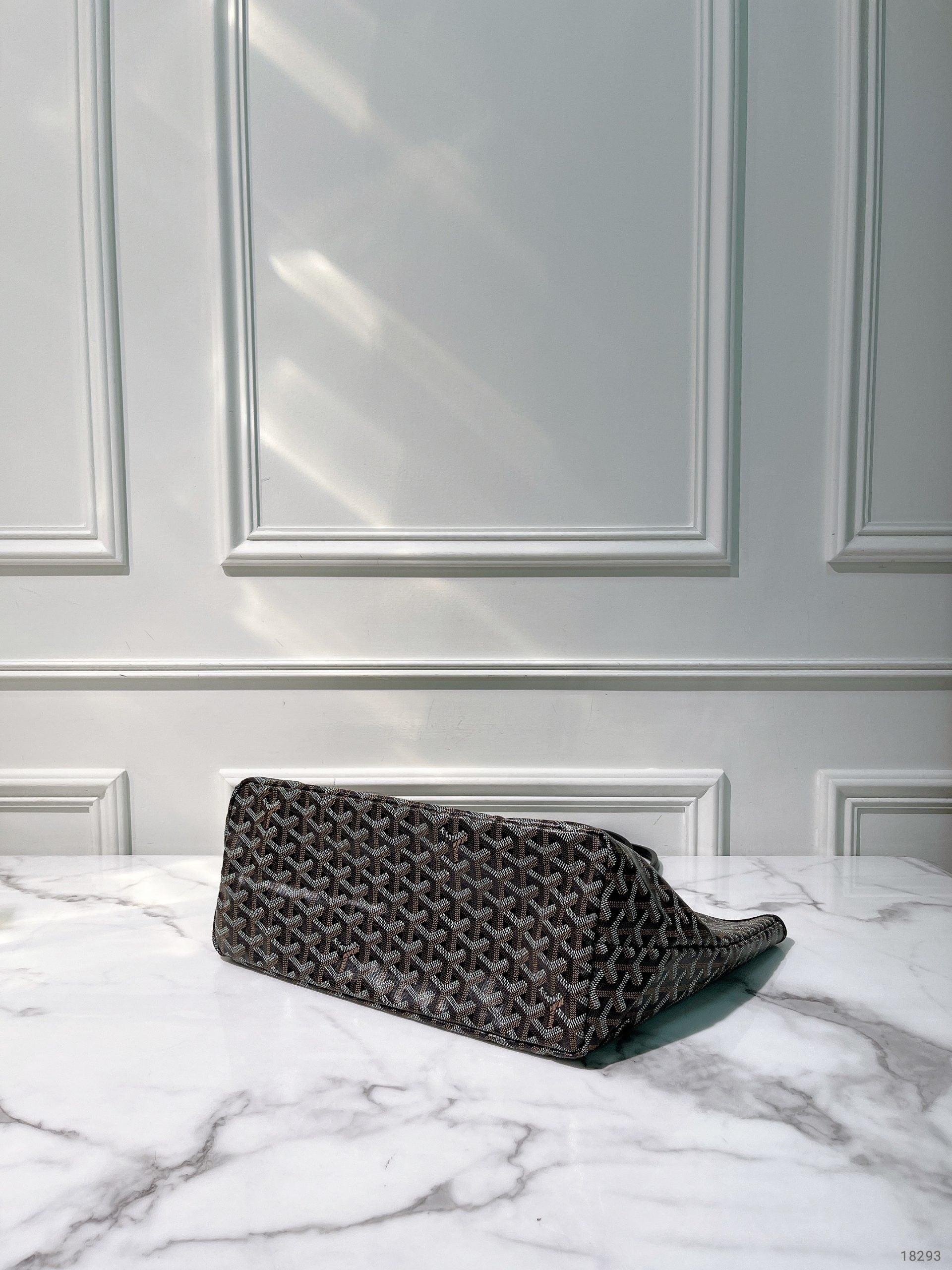 GOYARD SAINT LOUIST TOTE PM, Black