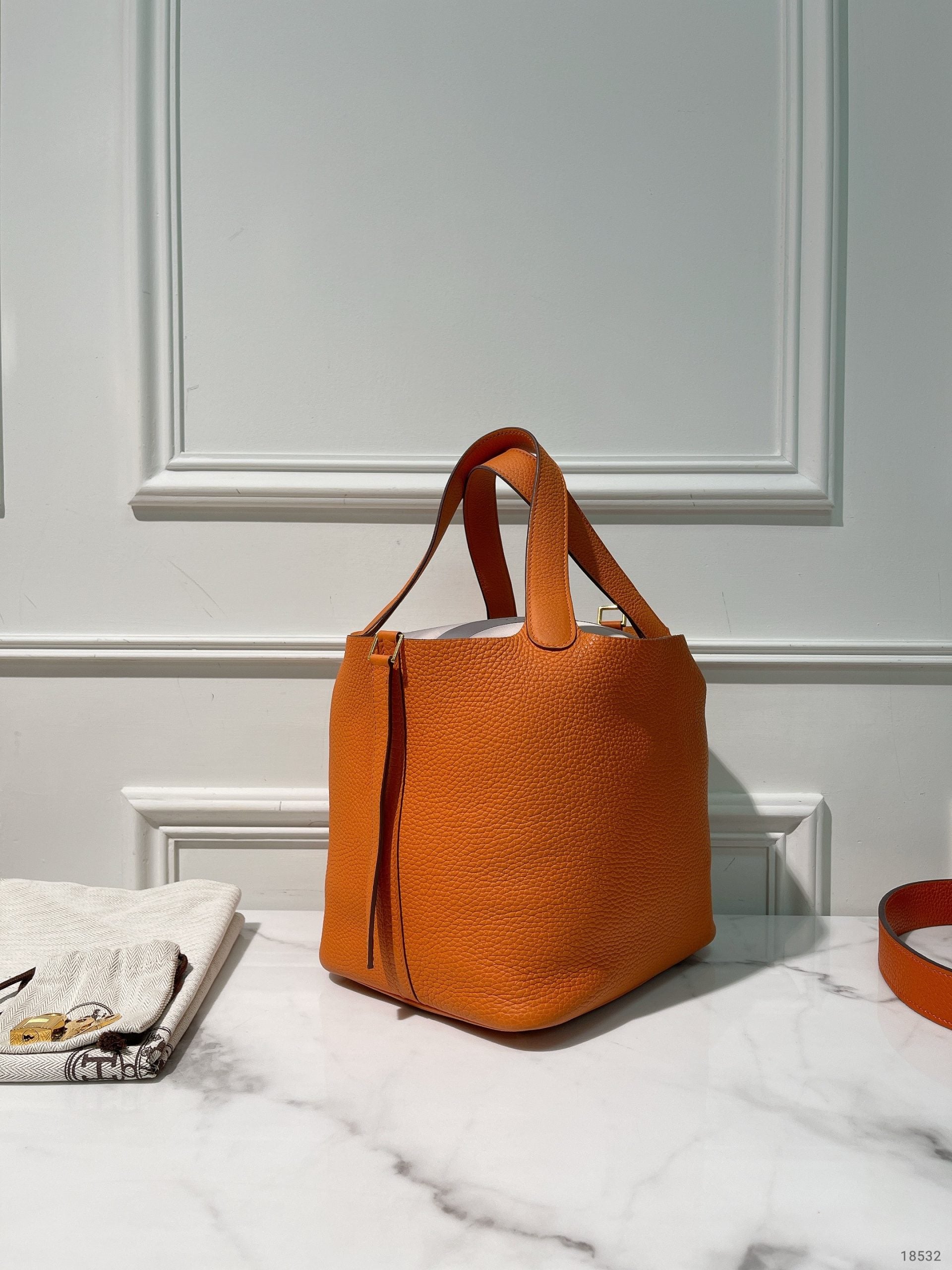 HERMES PICOTIN LOCK 22, Orange/Gold