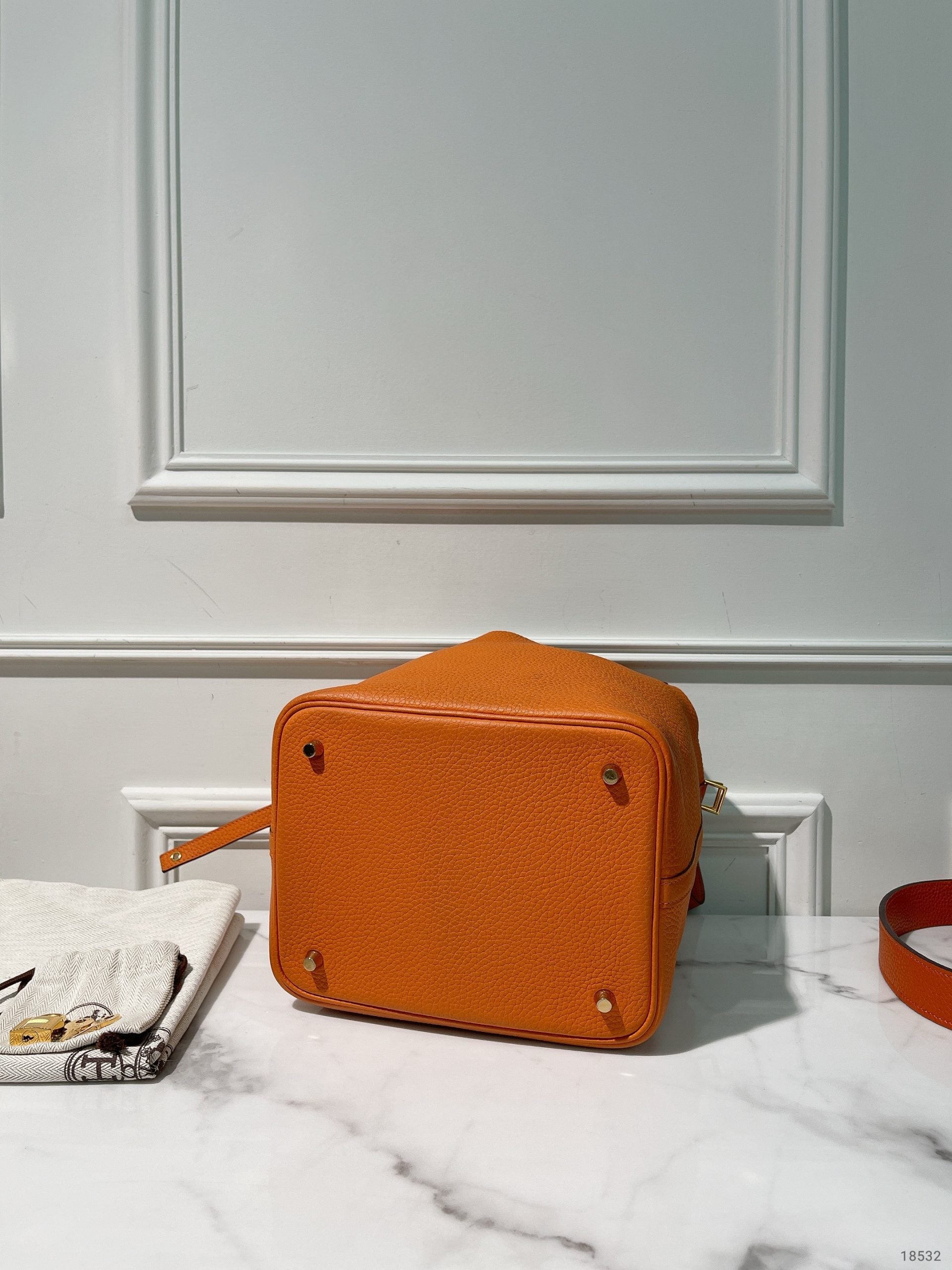 HERMES PICOTIN LOCK 22, Orange/Gold
