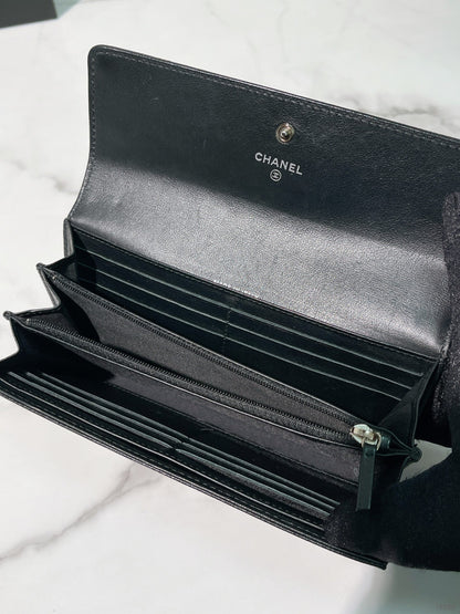 CHANEL FLAP WALLET, Black/Silver