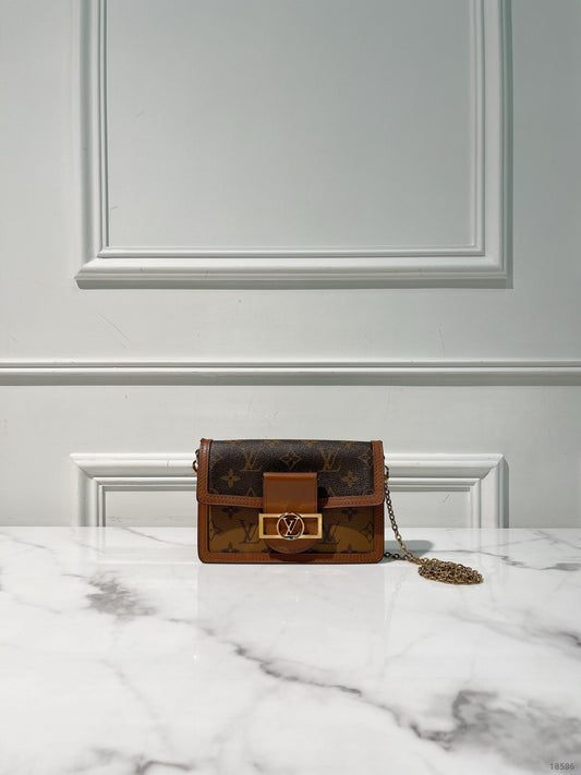 LV DAUPHINE WOC, Monogram