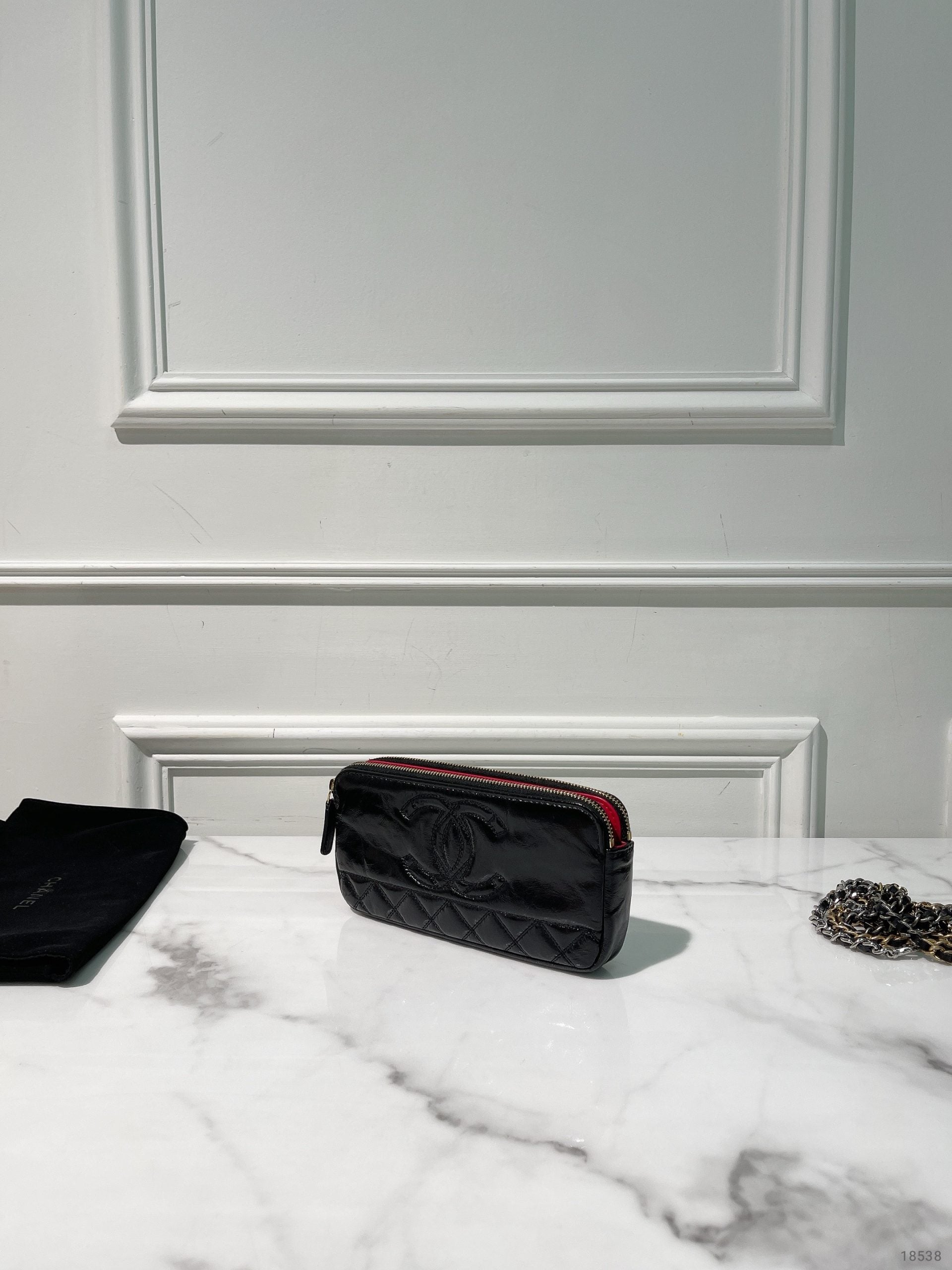 CHANEL DOUBLE ZIP WOC, Black/Gold