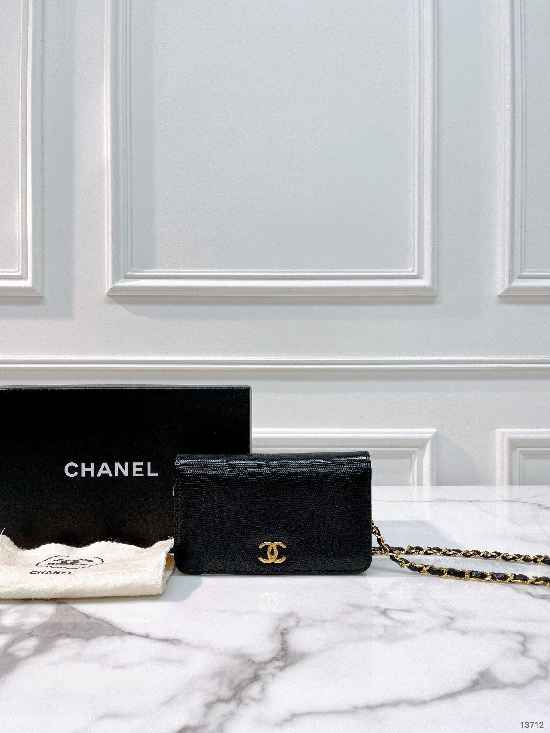 CHANEL VINTAGE WOC in Lizard Leather, BLACK/GOLD