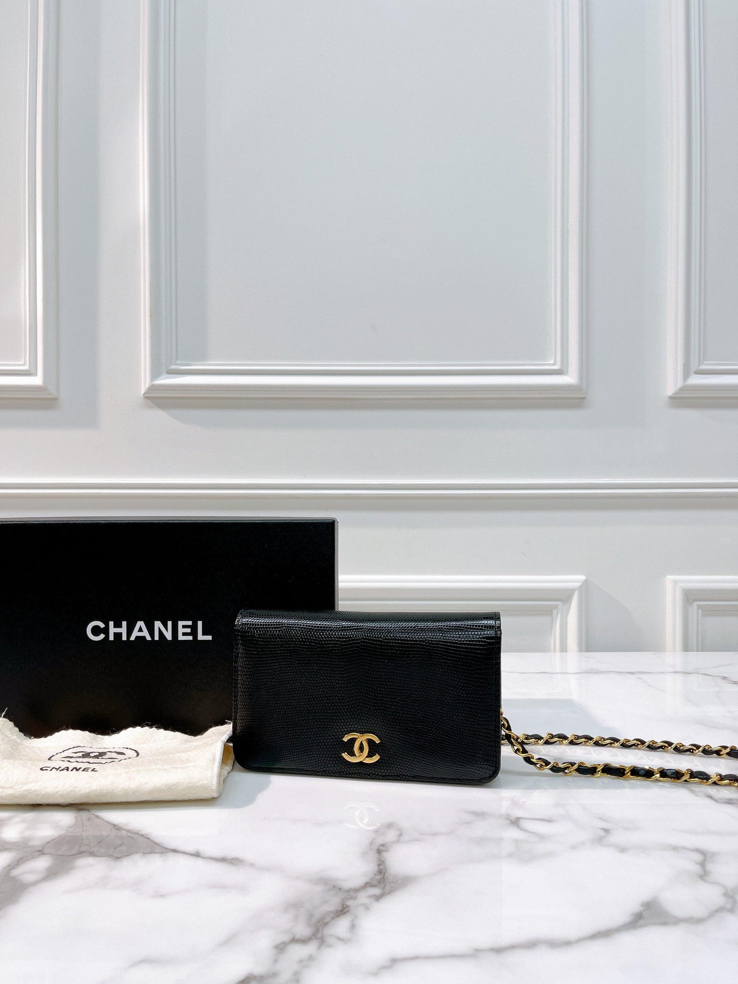 CHANEL VINTAGE WOC in Lizard Leather, BLACK/GOLD