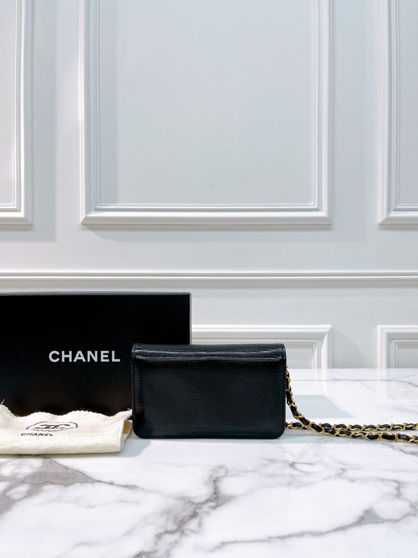 CHANEL VINTAGE WOC in Lizard Leather, BLACK/GOLD