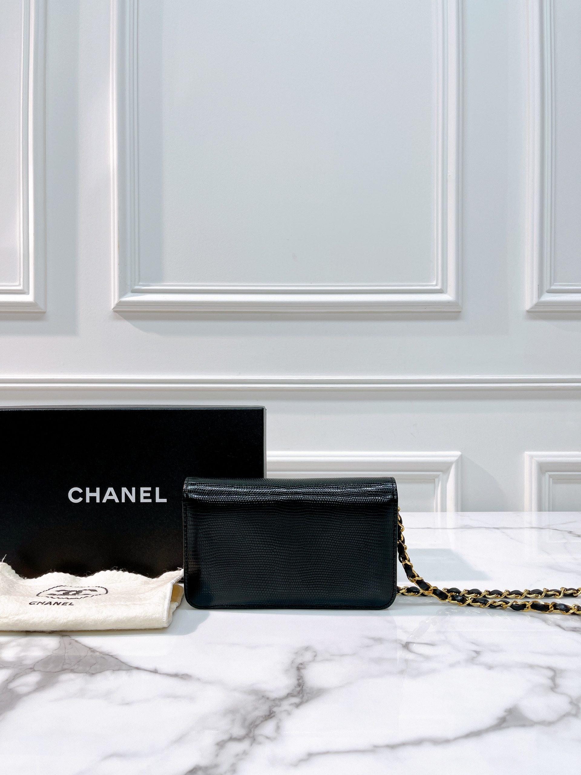 CHANEL VINTAGE WOC in Lizard Leather, BLACK/GOLD