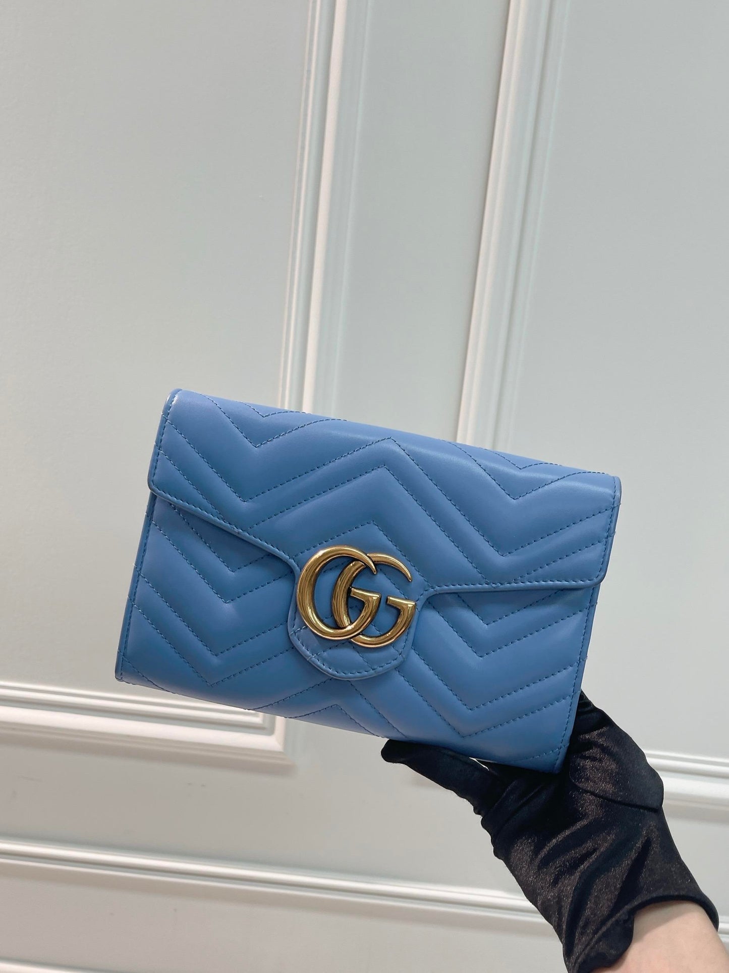GUCCI WALLET ON CHAIN