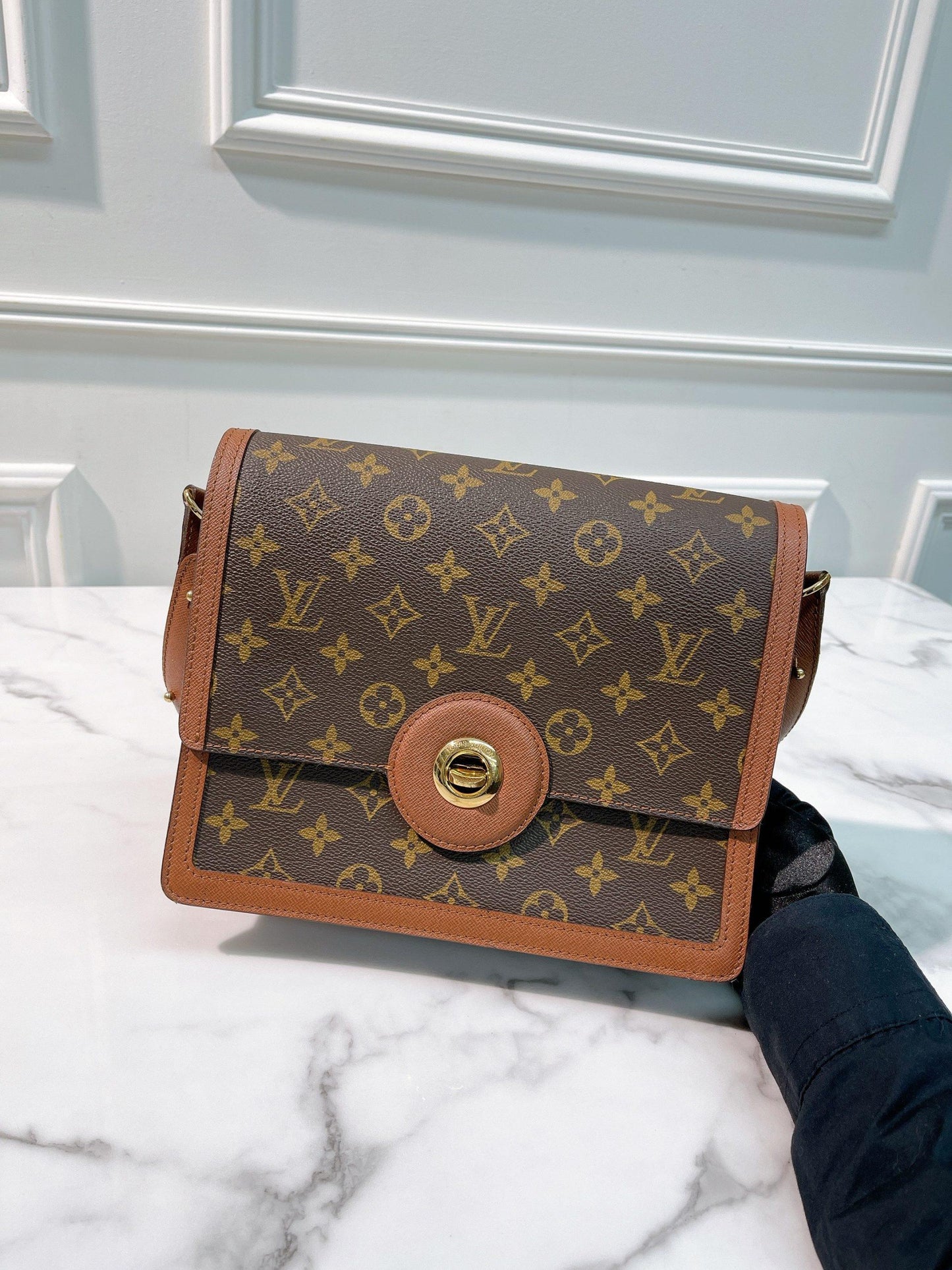 LOUIS VUITTON VINTAGE DAUPHINE