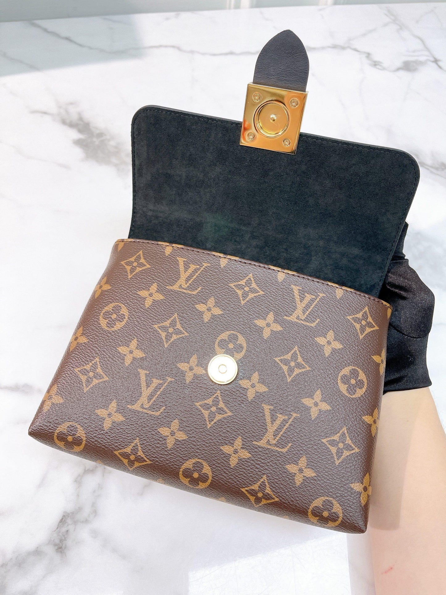 LOUIS VUITTON LOCKY BB