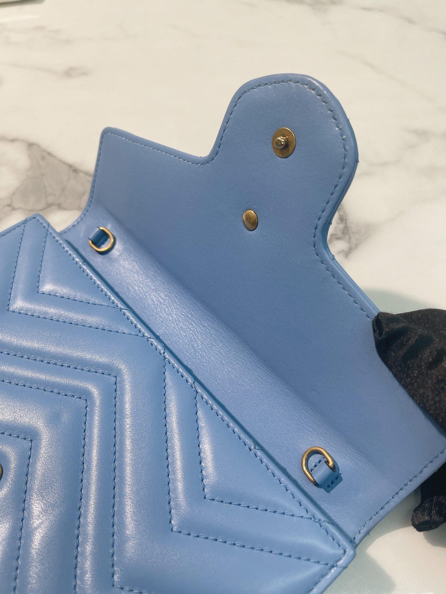 GUCCI WALLET ON CHAIN