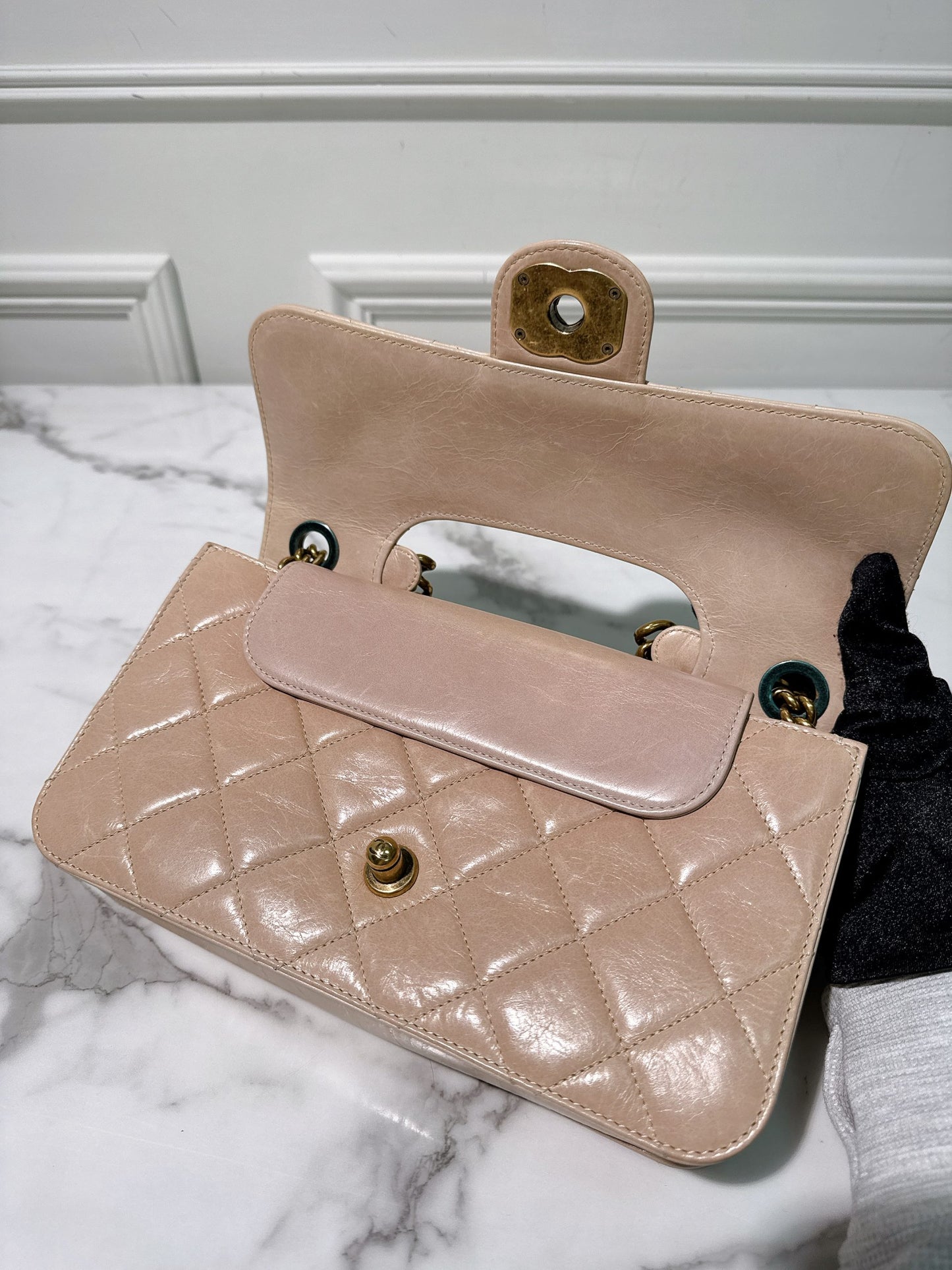 CHANEL PERFECT EDGE FLAP BAG, Beige/Gold