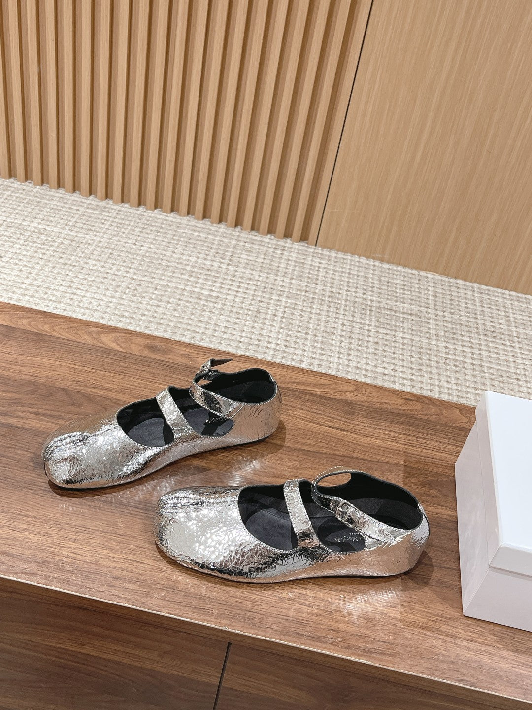Maison Margiela Tabi Split-Toe Flats, Silver