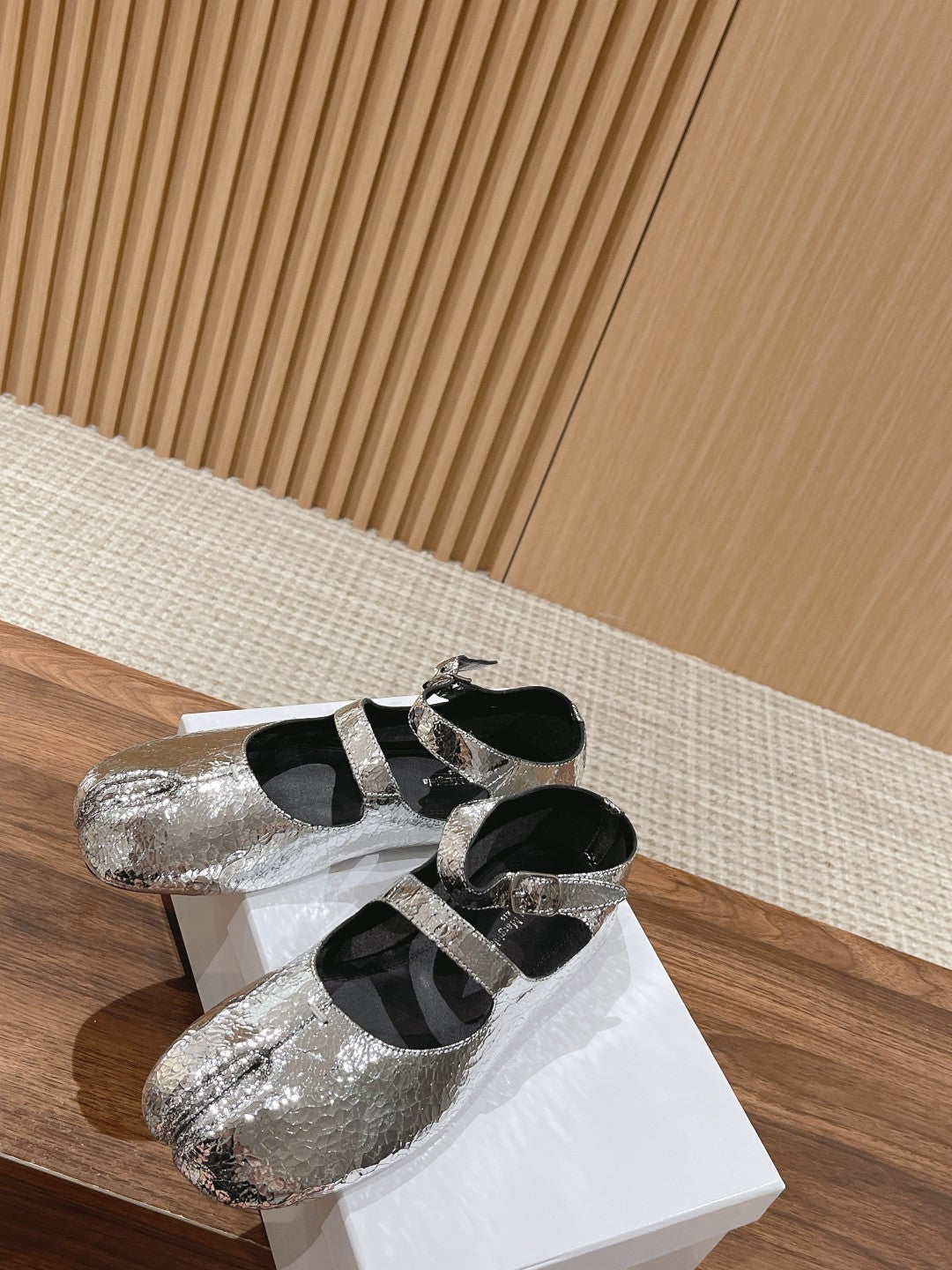 Maison Margiela Tabi Split-Toe Flats, Silver