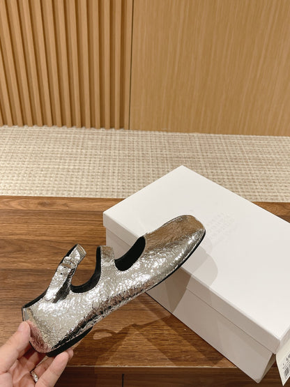 Maison Margiela Tabi Split-Toe Flats, Silver