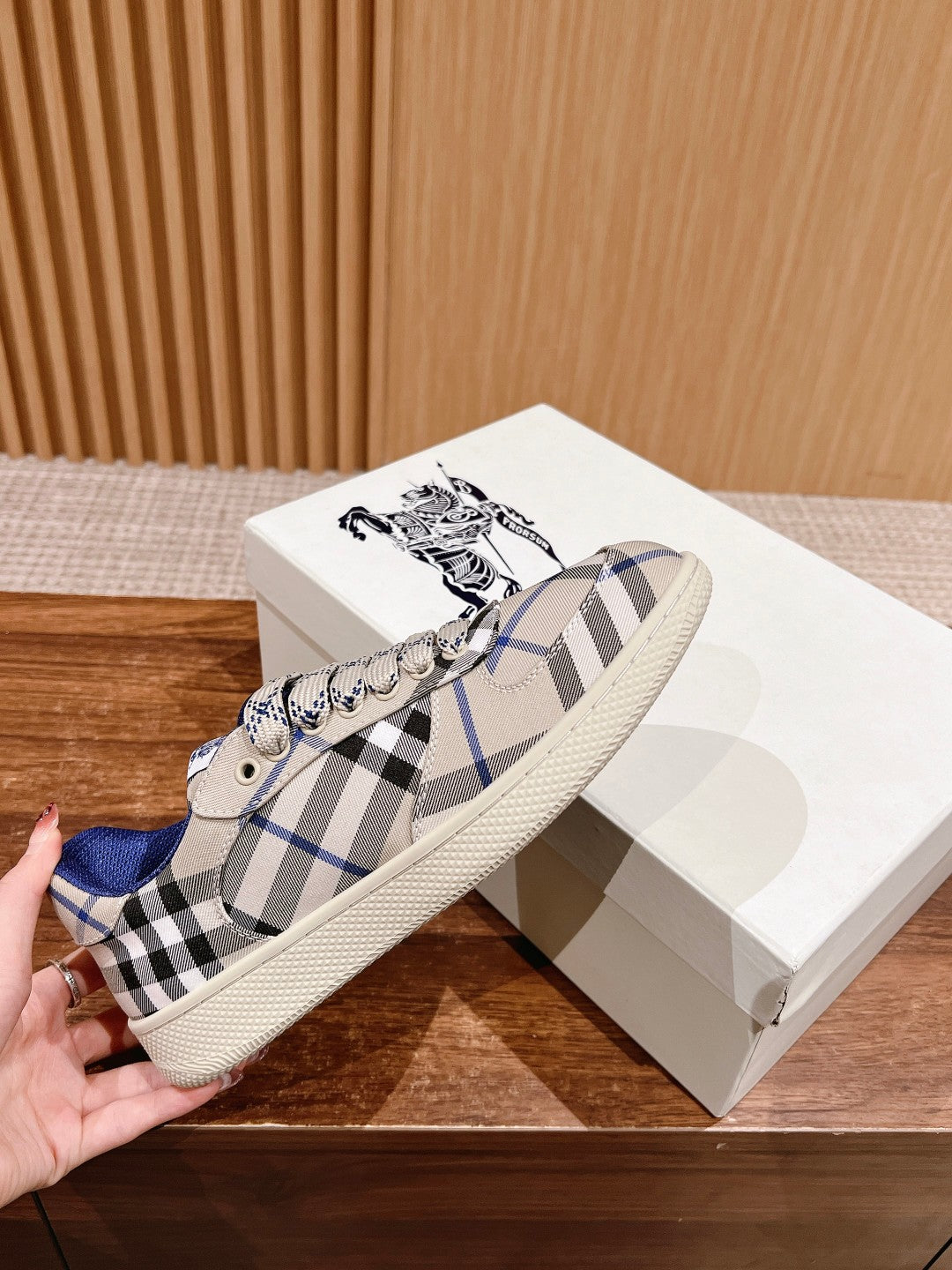 Burberry New Check-Print “Knight” Unisex Casual Sneakers, Grey