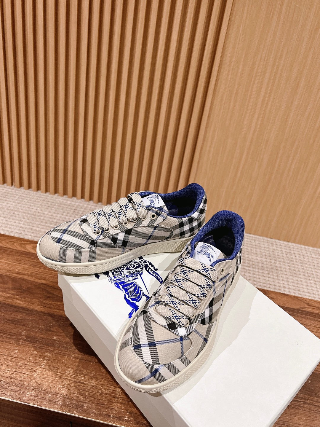Burberry New Check-Print “Knight” Unisex Casual Sneakers, Grey