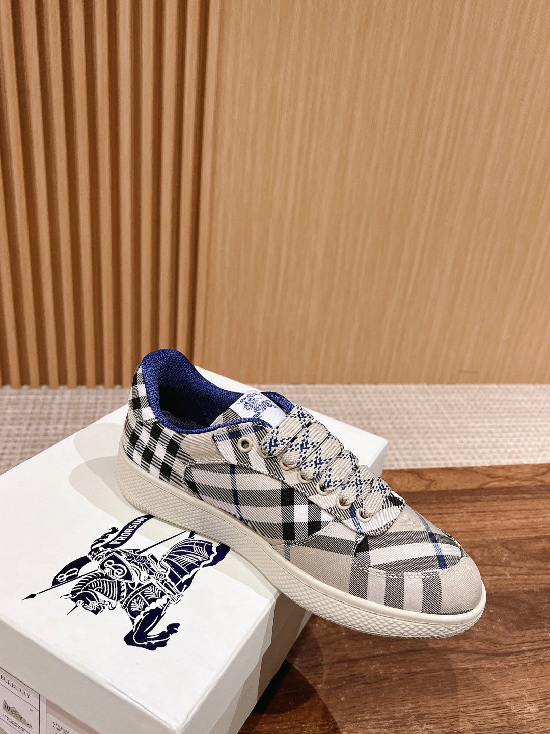 Burberry New Check-Print “Knight” Unisex Casual Sneakers, Grey