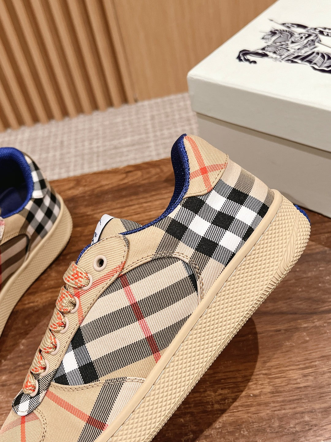 Burberry New Check-Print “Knight” Unisex Casual Sneakers