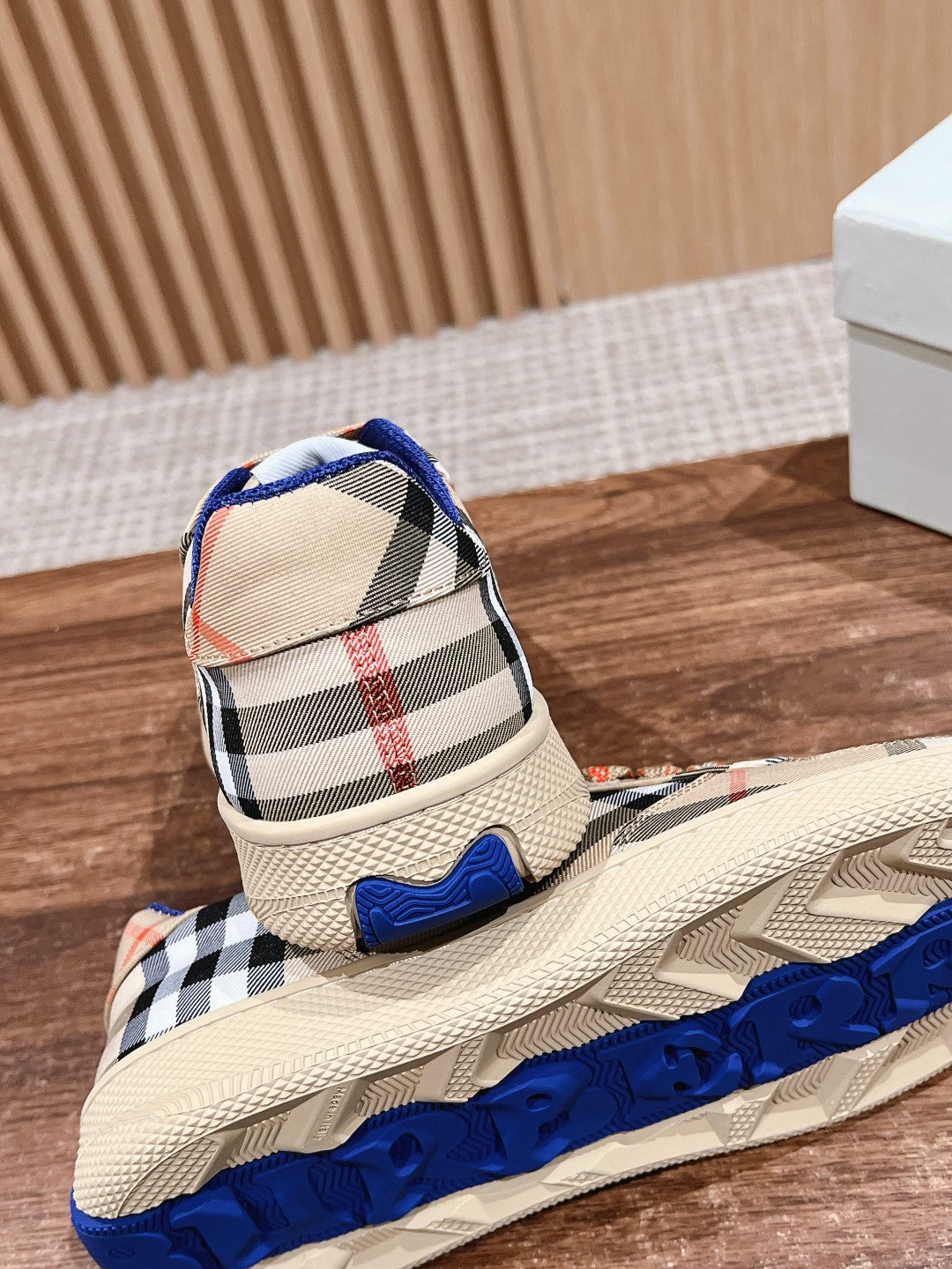 Burberry New Check-Print “Knight” Unisex Casual Sneakers