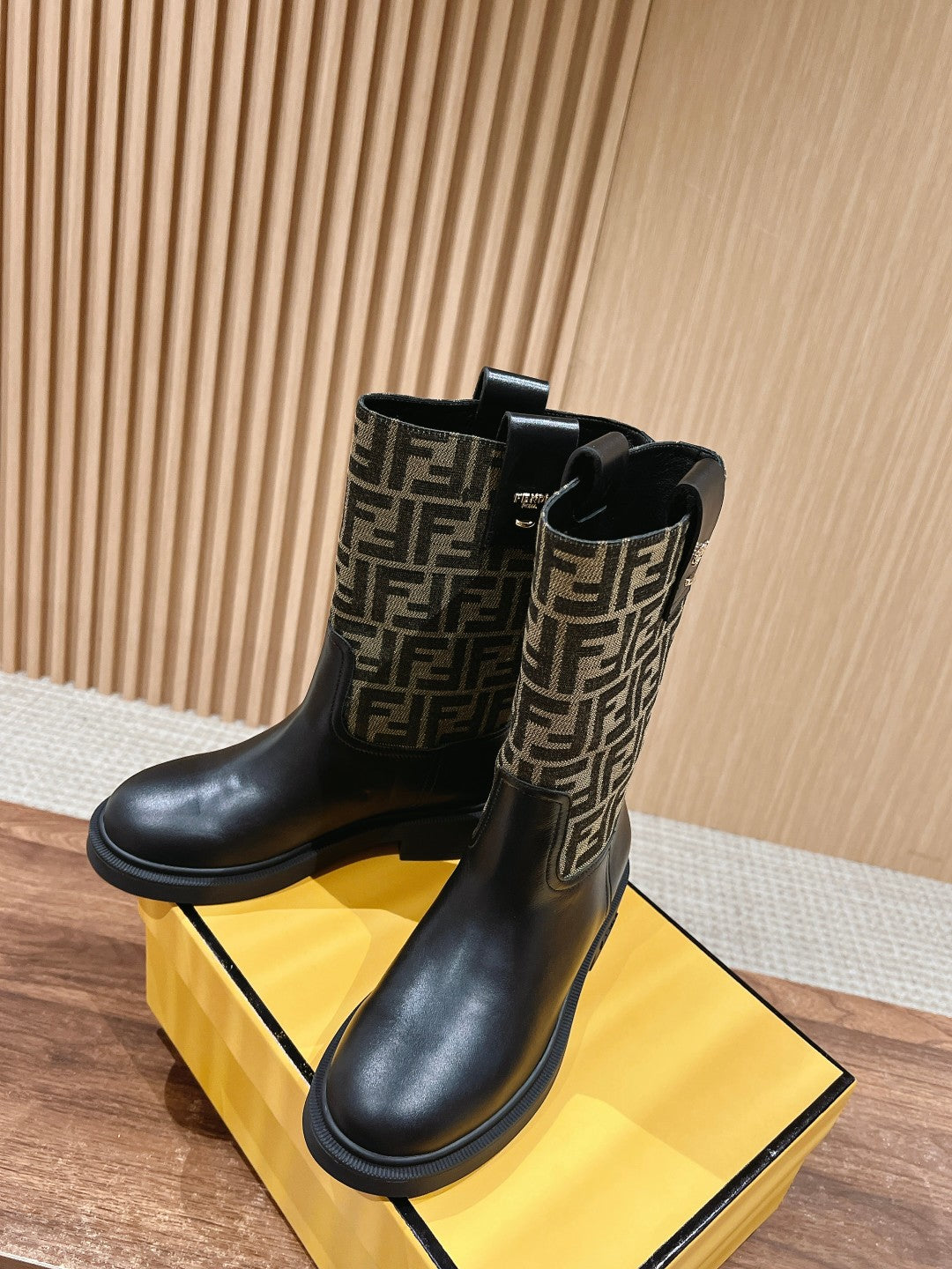 Fendi Fall/Winter New Low-Cut Boots, Green
