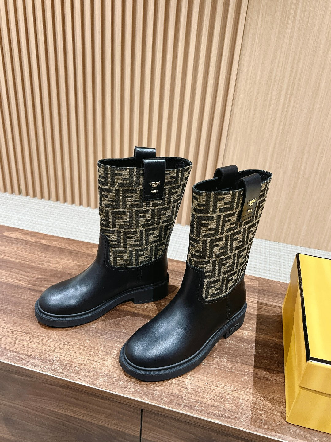 Fendi Fall/Winter New Low-Cut Boots, Green