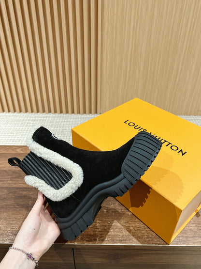 LV Ruby Shearling-Lined Ankle Boot, Suede Black