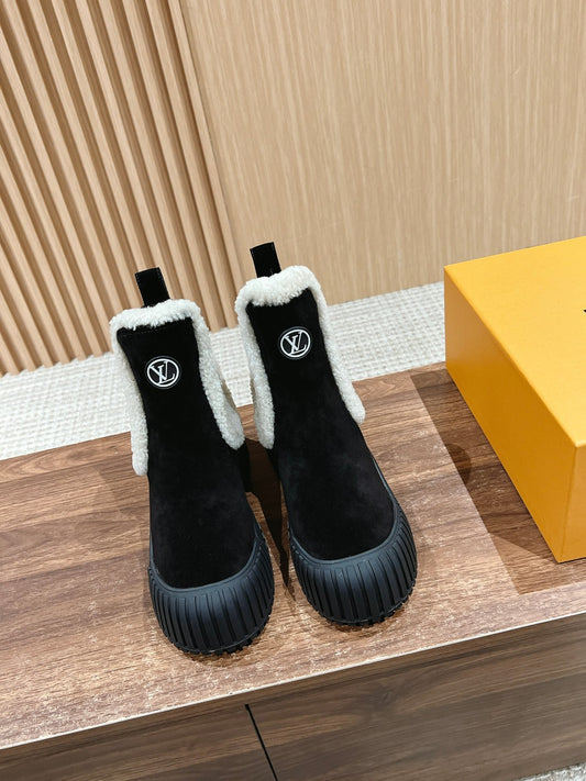 LV Ruby Shearling-Lined Ankle Boot, Suede Black