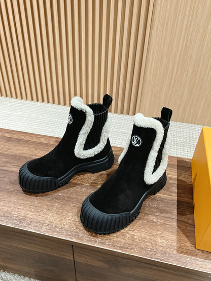 LV Ruby Shearling-Lined Ankle Boot, Suede Black