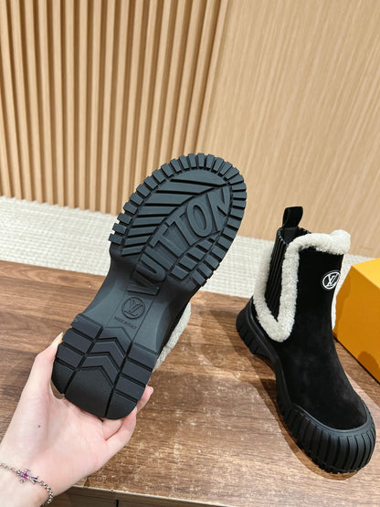 LV Ruby Shearling-Lined Ankle Boot, Suede Black