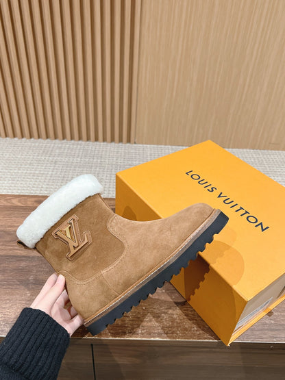Louis Vuitton Shearling-Lined Snow Boots, Brown