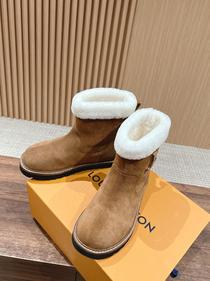Louis Vuitton Shearling-Lined Snow Boots, Brown