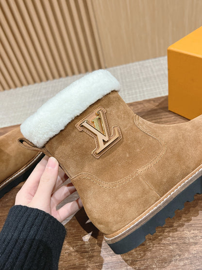 Louis Vuitton Shearling-Lined Snow Boots, Brown