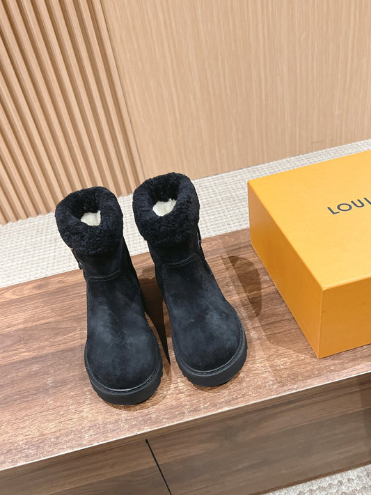 Louis Vuitton Shearling-Lined Snow Boots, Black