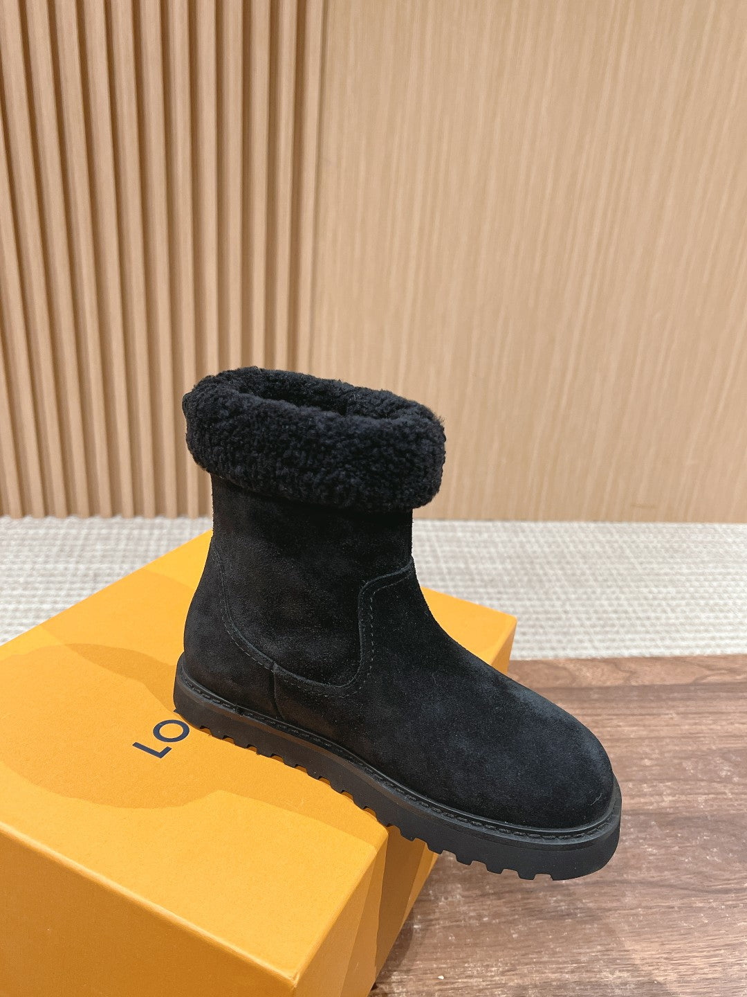 Louis Vuitton Shearling-Lined Snow Boots, Black