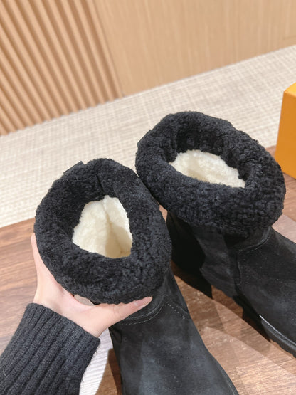 Louis Vuitton Shearling-Lined Snow Boots, Black