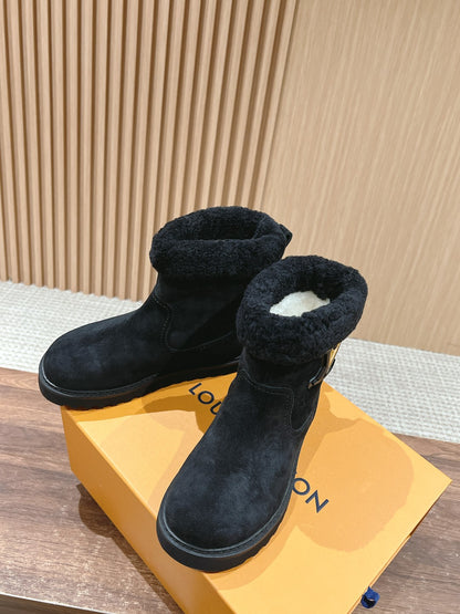 Louis Vuitton Shearling-Lined Snow Boots, Black