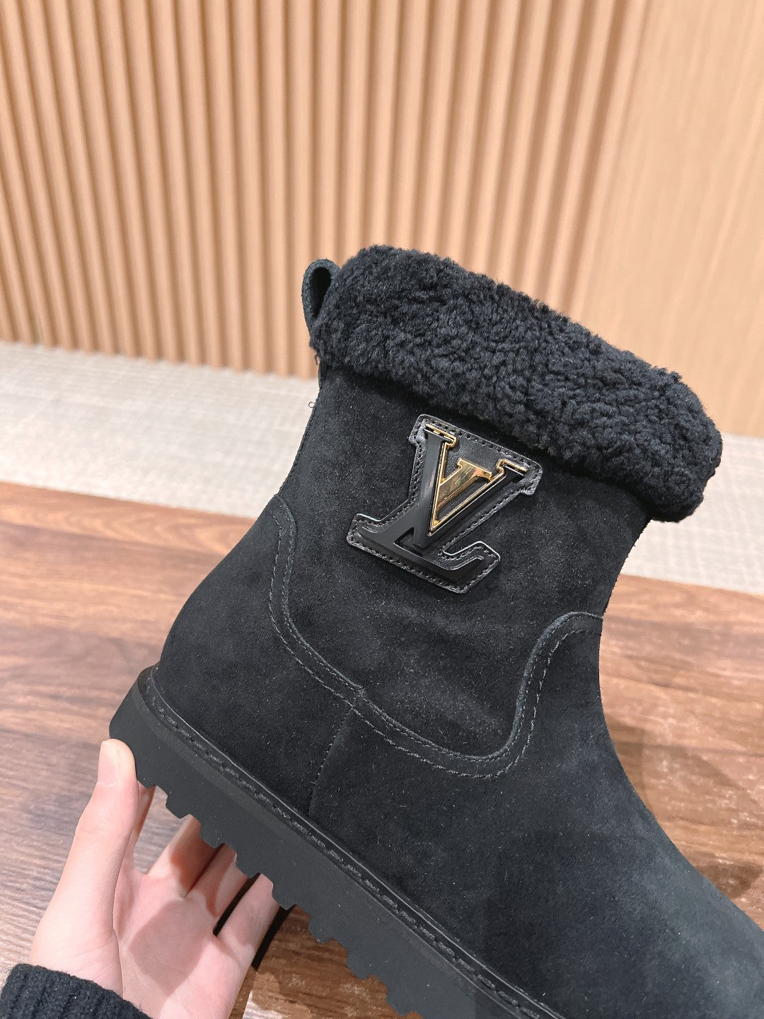 Louis Vuitton Shearling-Lined Snow Boots, Black