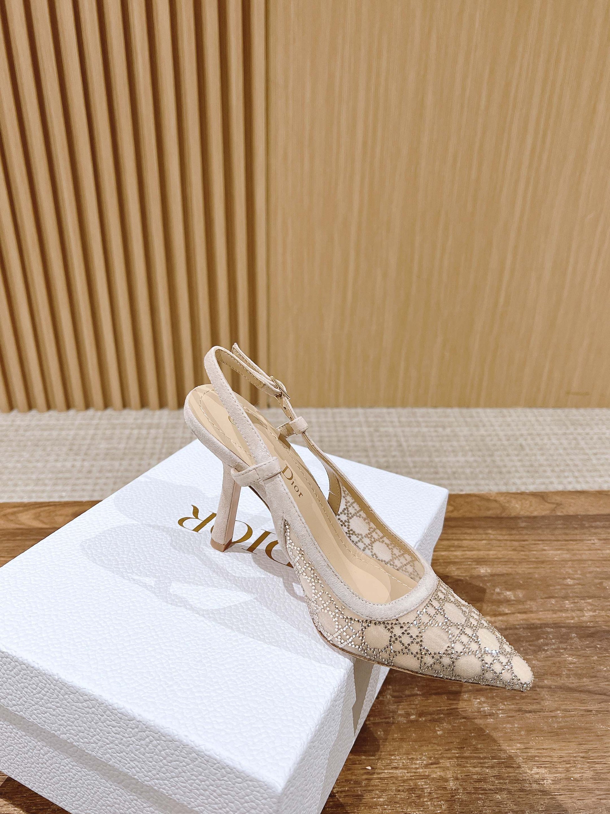 Dior 2025“Starry Galaxy” New Pumps Laceless, Beige