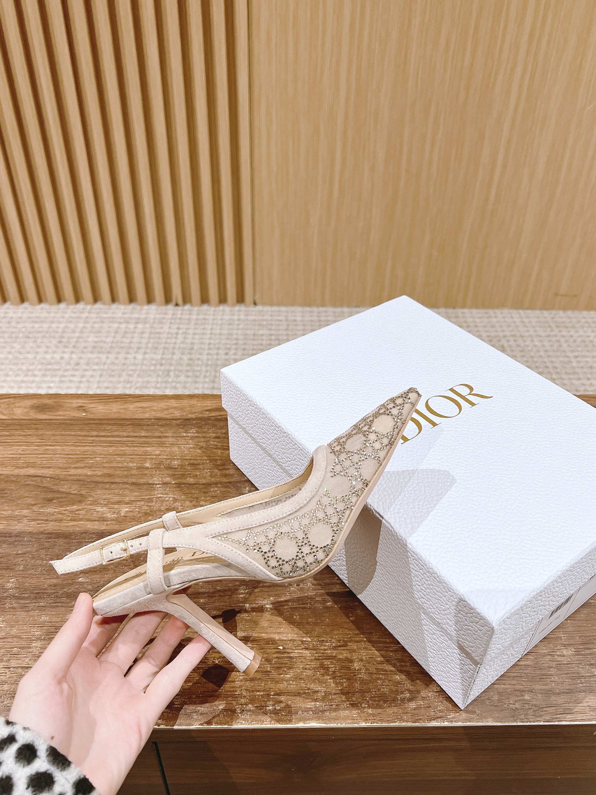 Dior 2025“Starry Galaxy” New Pumps Laceless, Beige