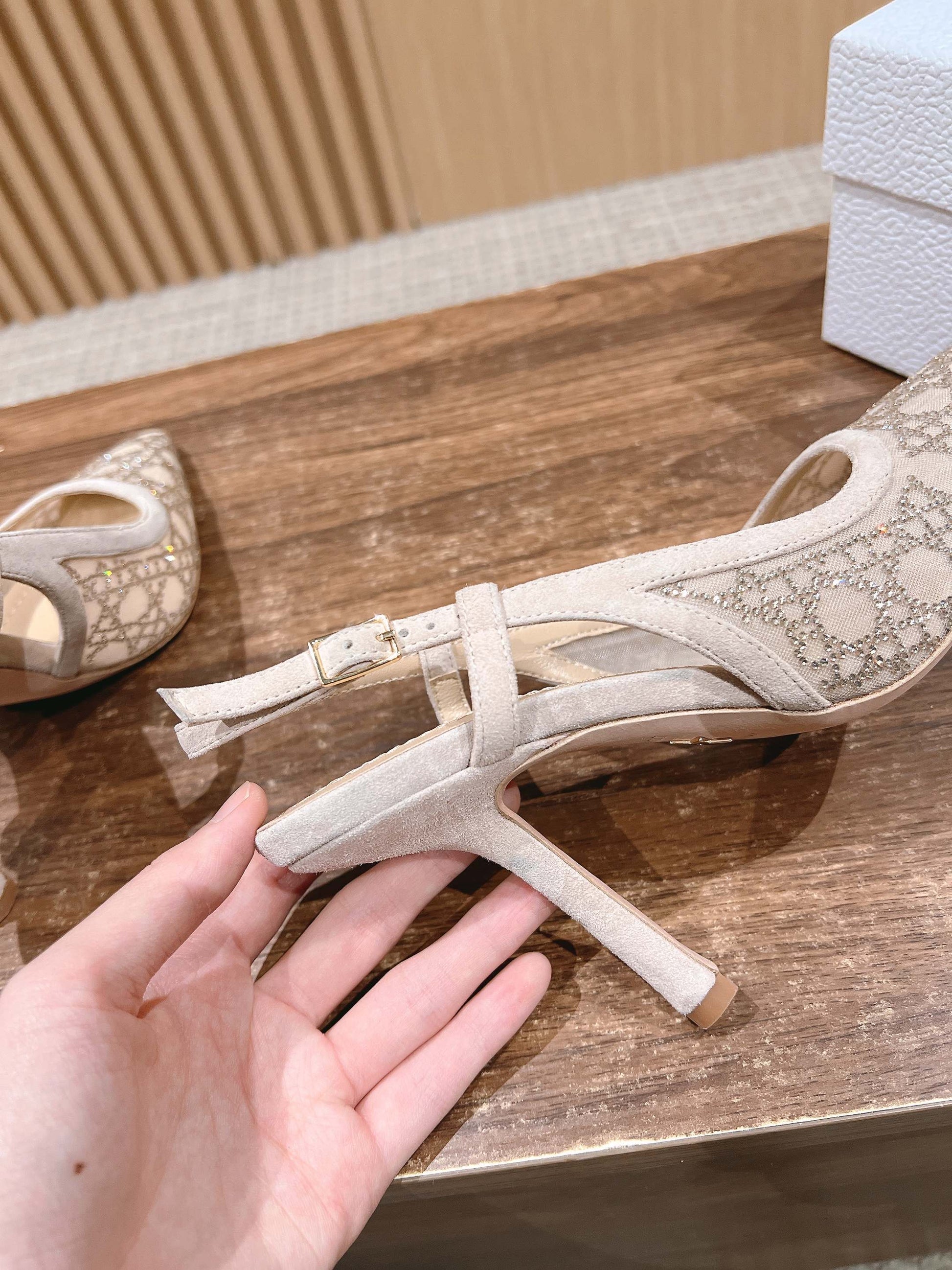 Dior 2025“Starry Galaxy” New Pumps Laceless, Beige