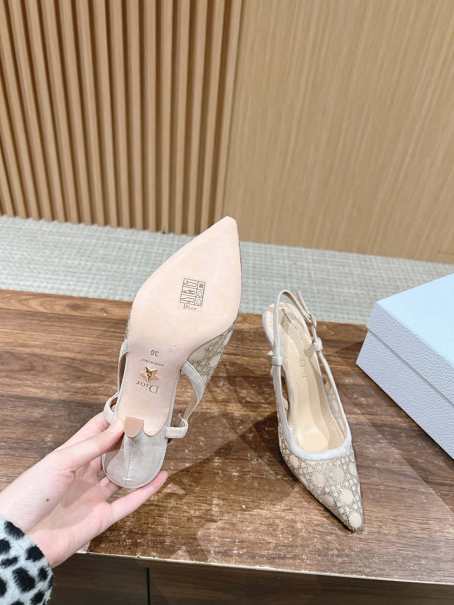 Dior 2025“Starry Galaxy” New Pumps Laceless, Beige