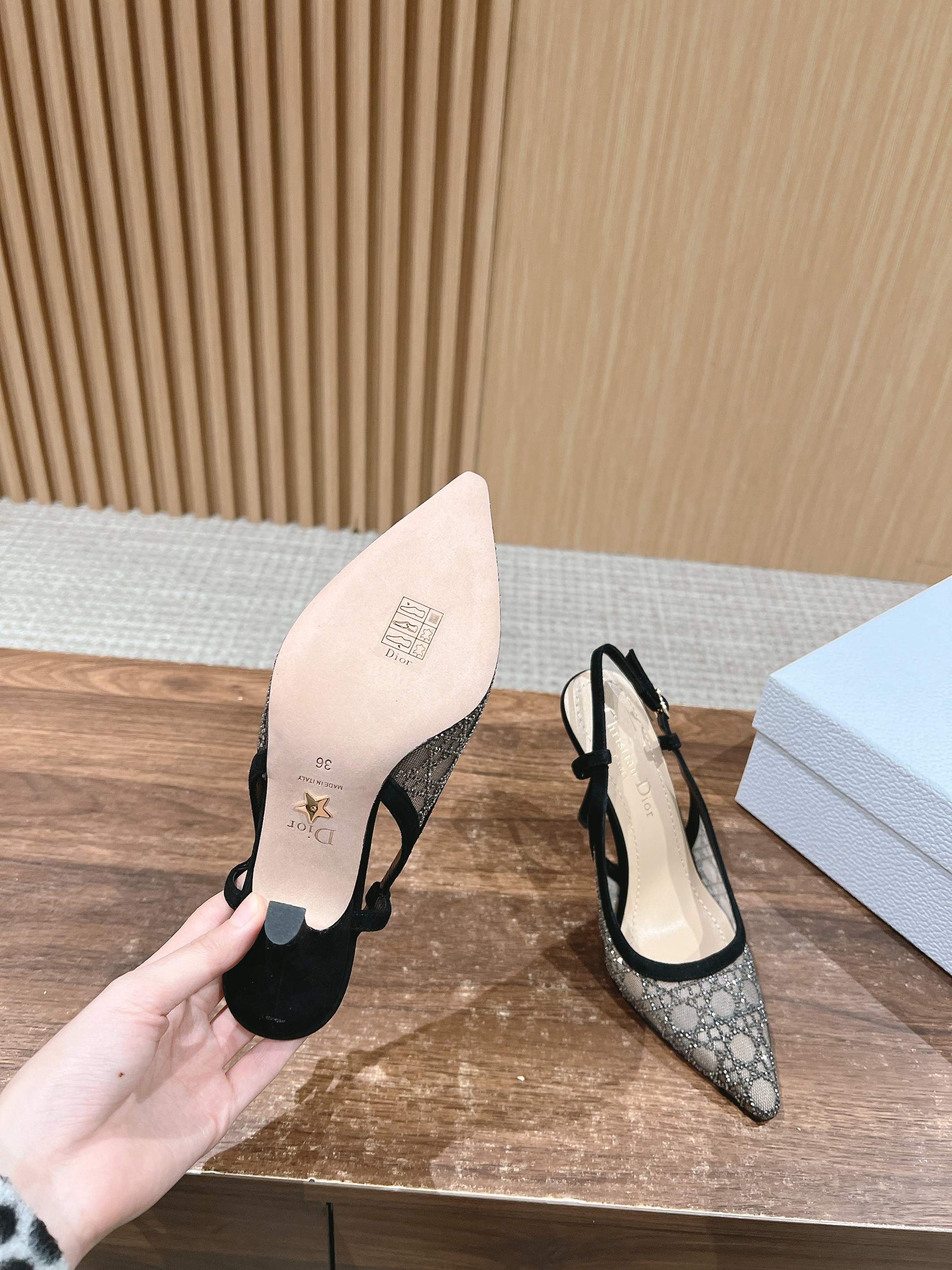 Dior 2025“Starry Galaxy” New Pumps Laceless, Black